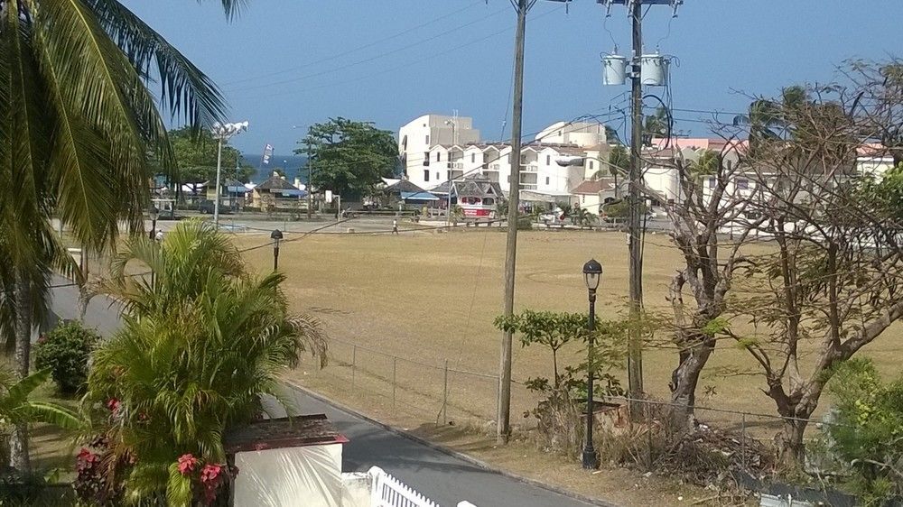Carib Blue Apartments Oistins Buitenkant foto