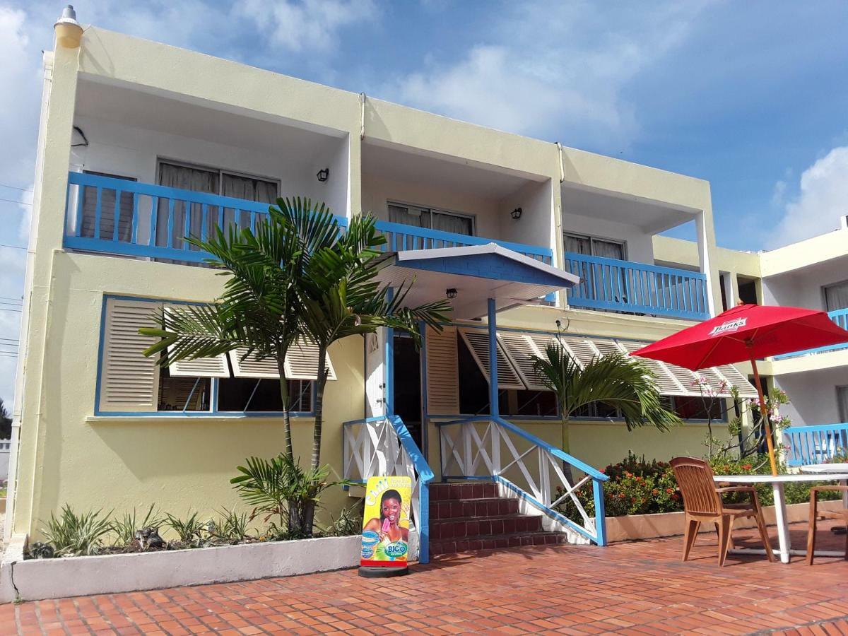 Carib Blue Apartments Oistins Buitenkant foto