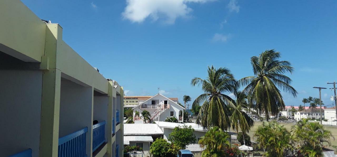 Carib Blue Apartments Oistins Buitenkant foto
