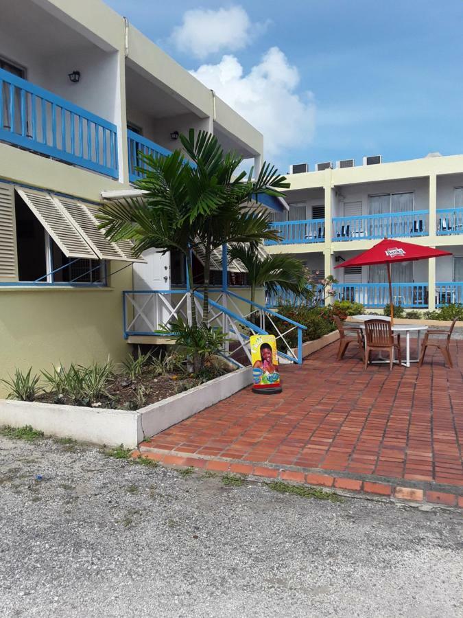 Carib Blue Apartments Oistins Buitenkant foto
